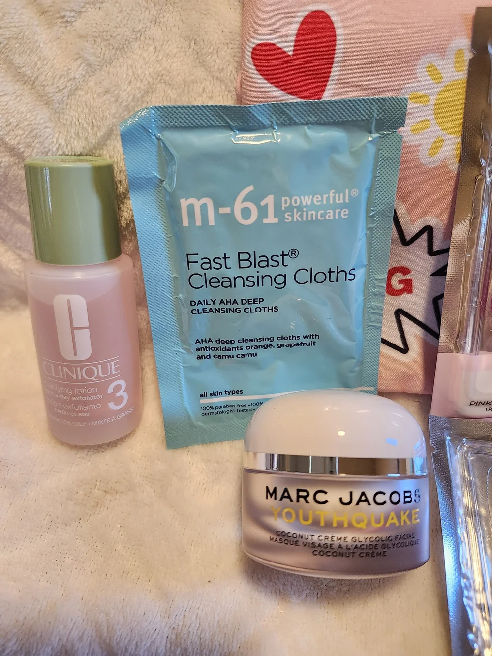 Beauty 8 Pack Skincare Set in Pink – Clinique, Marc Jacobs & More
